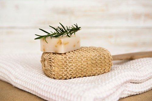 Sabonete Artesanal de Alecrim: Energia e Purificação para Seu Dia!