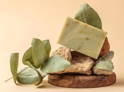 Sabonete Artesanal de Arruda: Proteção e Purificação para Corpo e Alma!