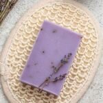 Sabonete Artesanal de Lavanda: Relaxe e Cuide da Pele com este Clássico!