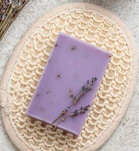Sabonete Artesanal de Lavanda: Relaxe e Cuide da Pele com este Clássico!